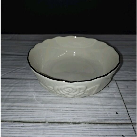 LENOX Small Rose Bowl Candy Dish Embossed Scalloped With Gold Trim 4 1/2”in - Picture 3 of 9